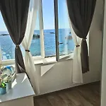 Marlove Sea View With Private Access To The Sea Bed & Breakfast