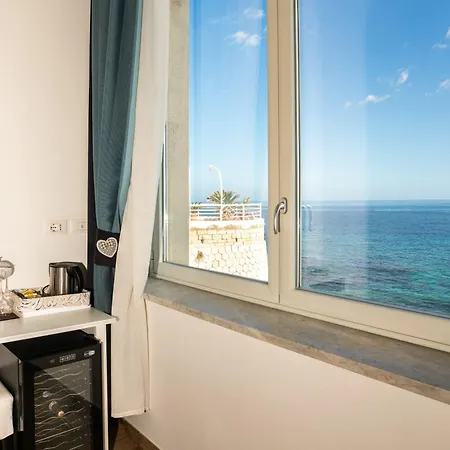 Marlove With Sea View And Private ベッド・アンド・ブレックファスト シラクーサ